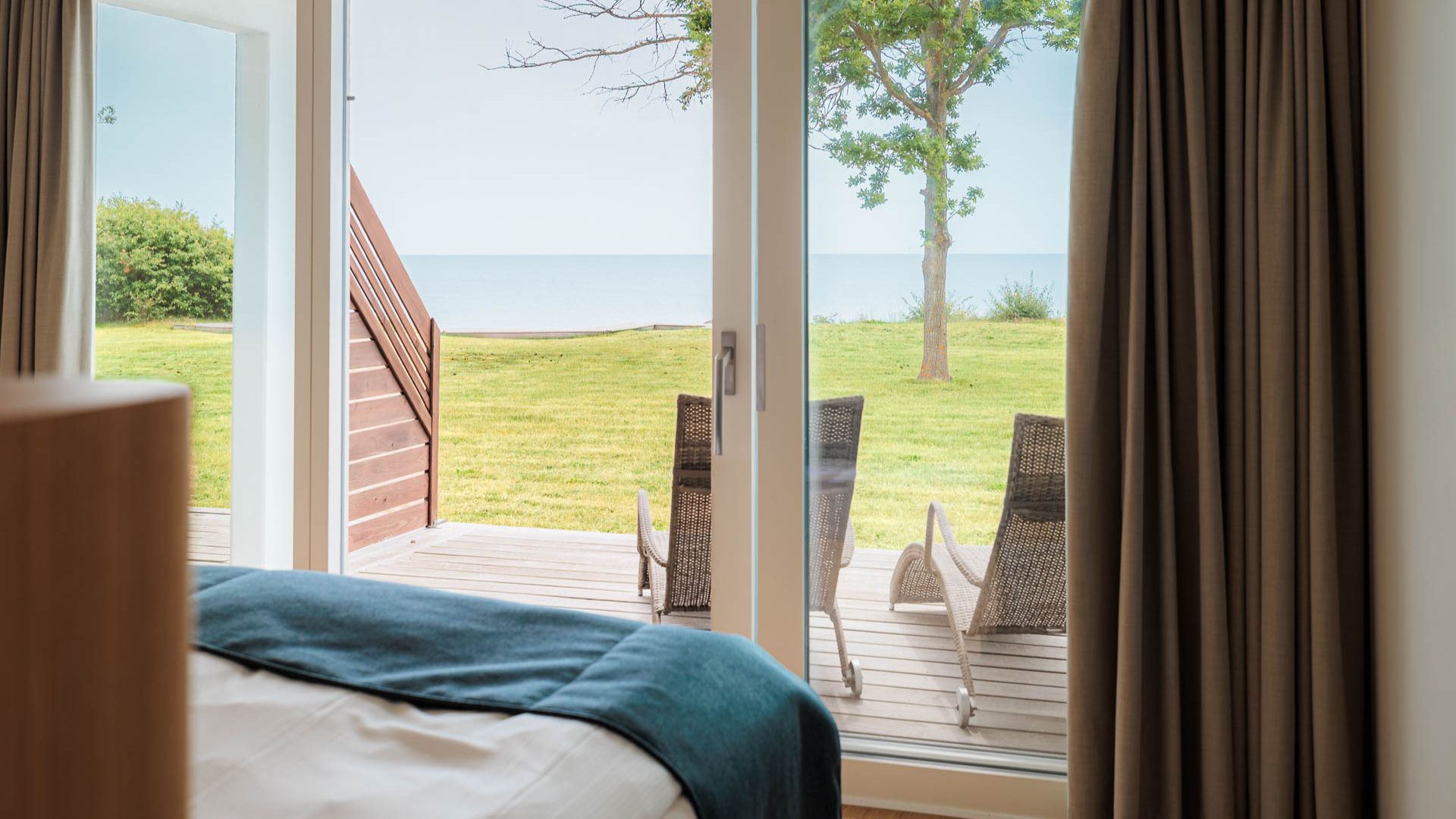 Fredensborg Badehotel Garden Suite Sovevaerelse Med Havudsigt Web