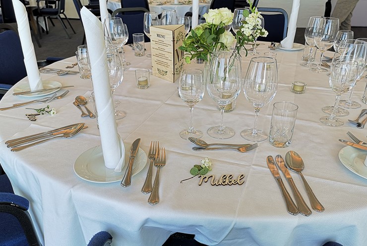 We are happy to help you decorate the tables