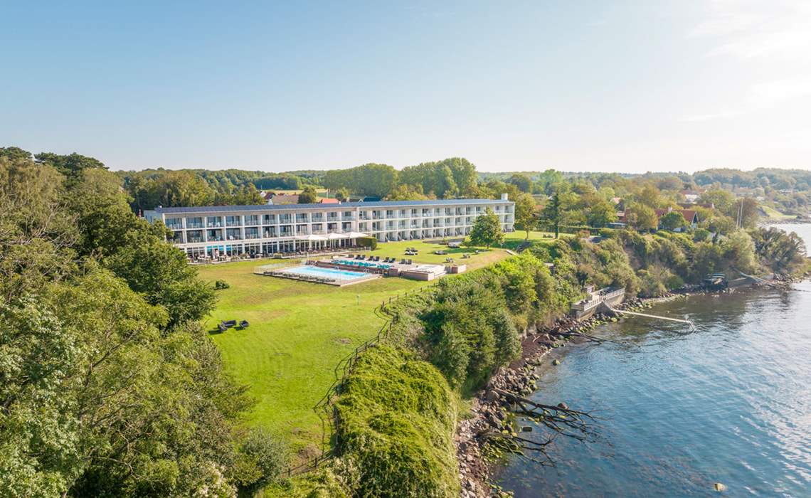 Fredensborg Dronefoto Med Pool Web