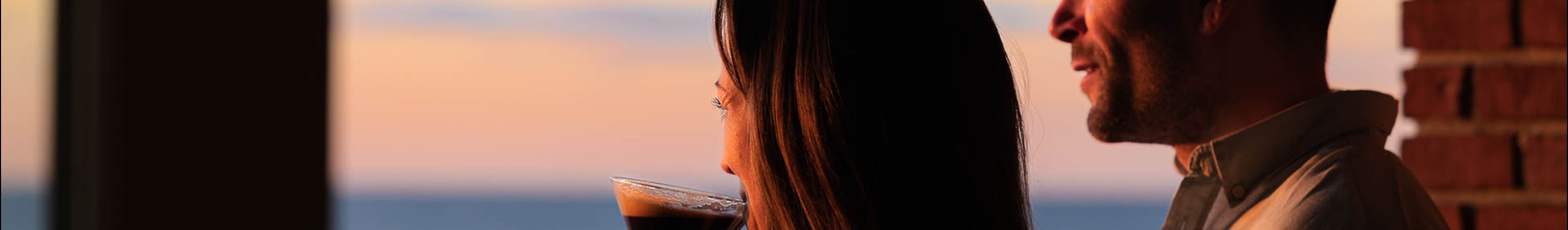 Griffen Spahotel Solnedgang Paa Vaerelset Par Kigger Ud Web