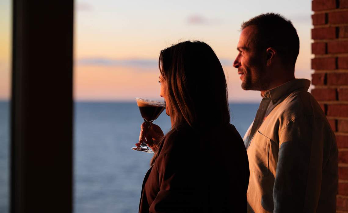 Griffen Spahotel Solnedgang Paa Vaerelset Par Kigger Ud Web