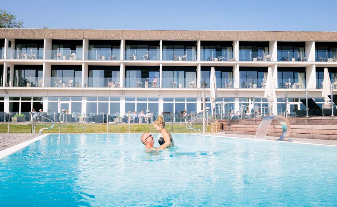 Fredensborg Badehotel Par I Poolen Web