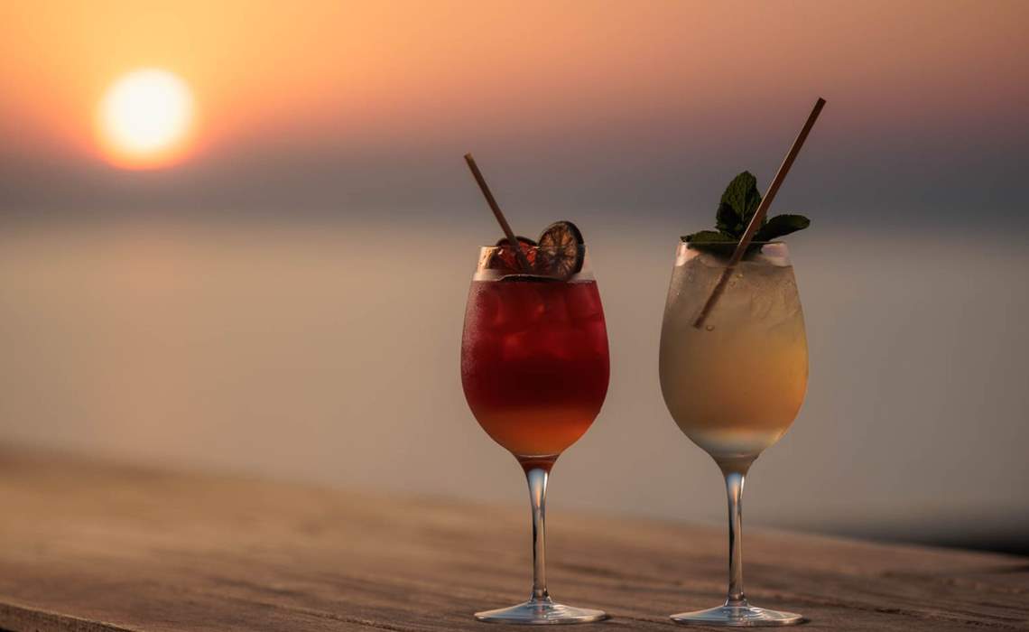 Griffen Spahotel G's Koekken Drinks I Solnedgang Paa Terrassen