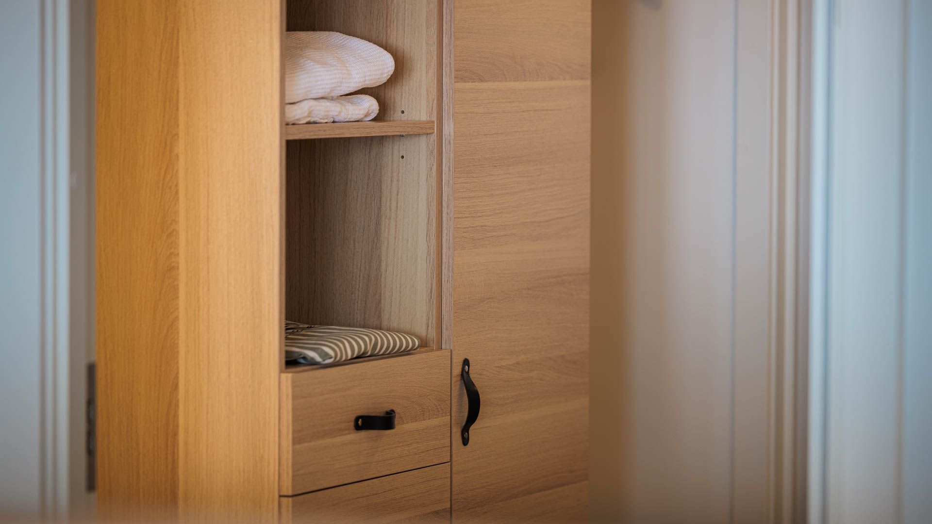 Fredensborg Badehotel Garderobe Paa Vaerelse Web