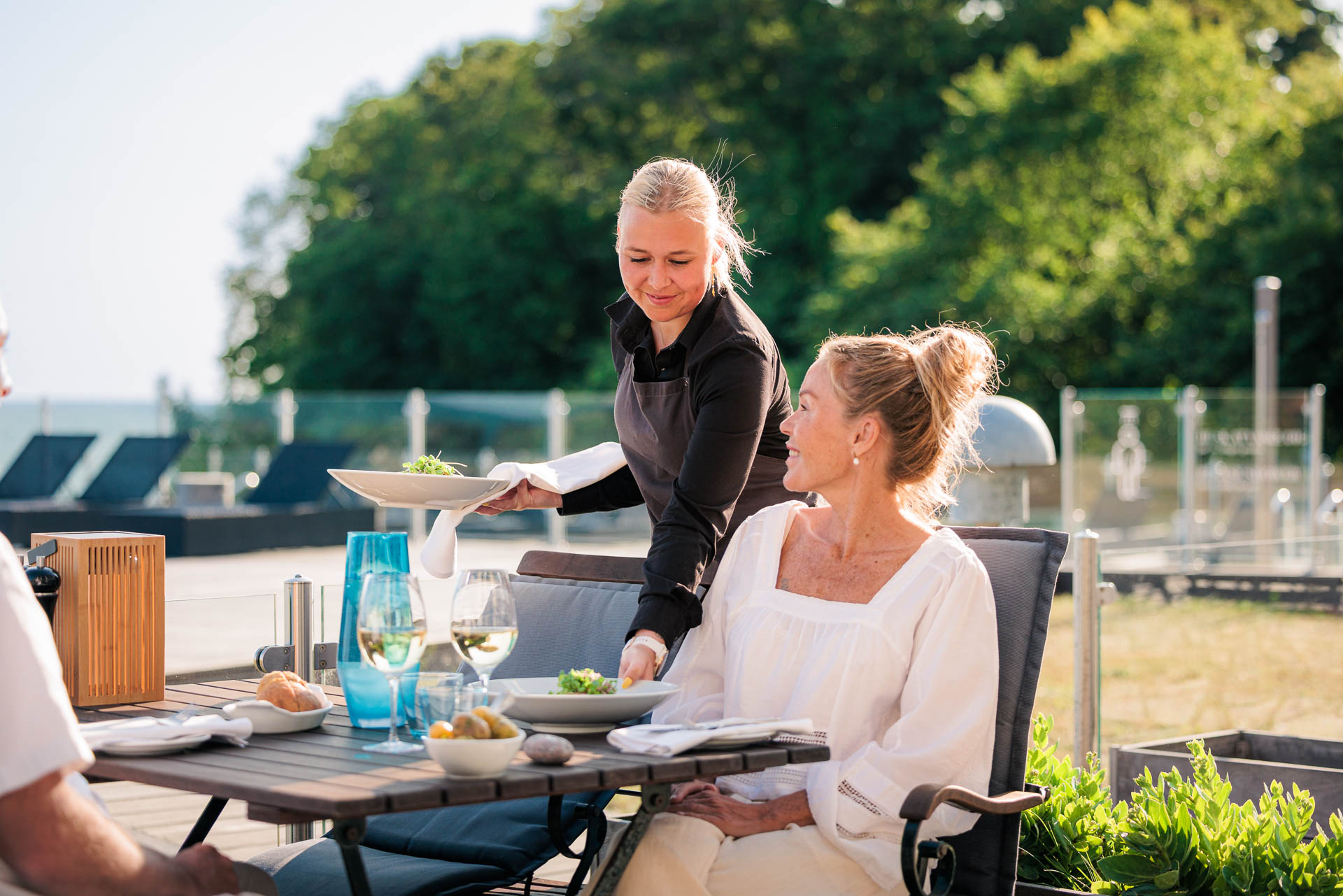 Fredensborg Badehotel Restaurant Fb Tjener Server Mad 3 Web