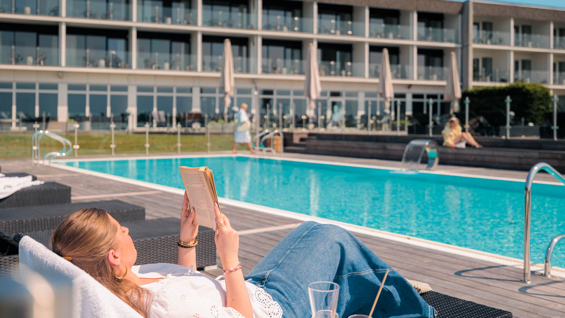 Fredensborg Badehotel Afslapning Ved Poolen 5 Web