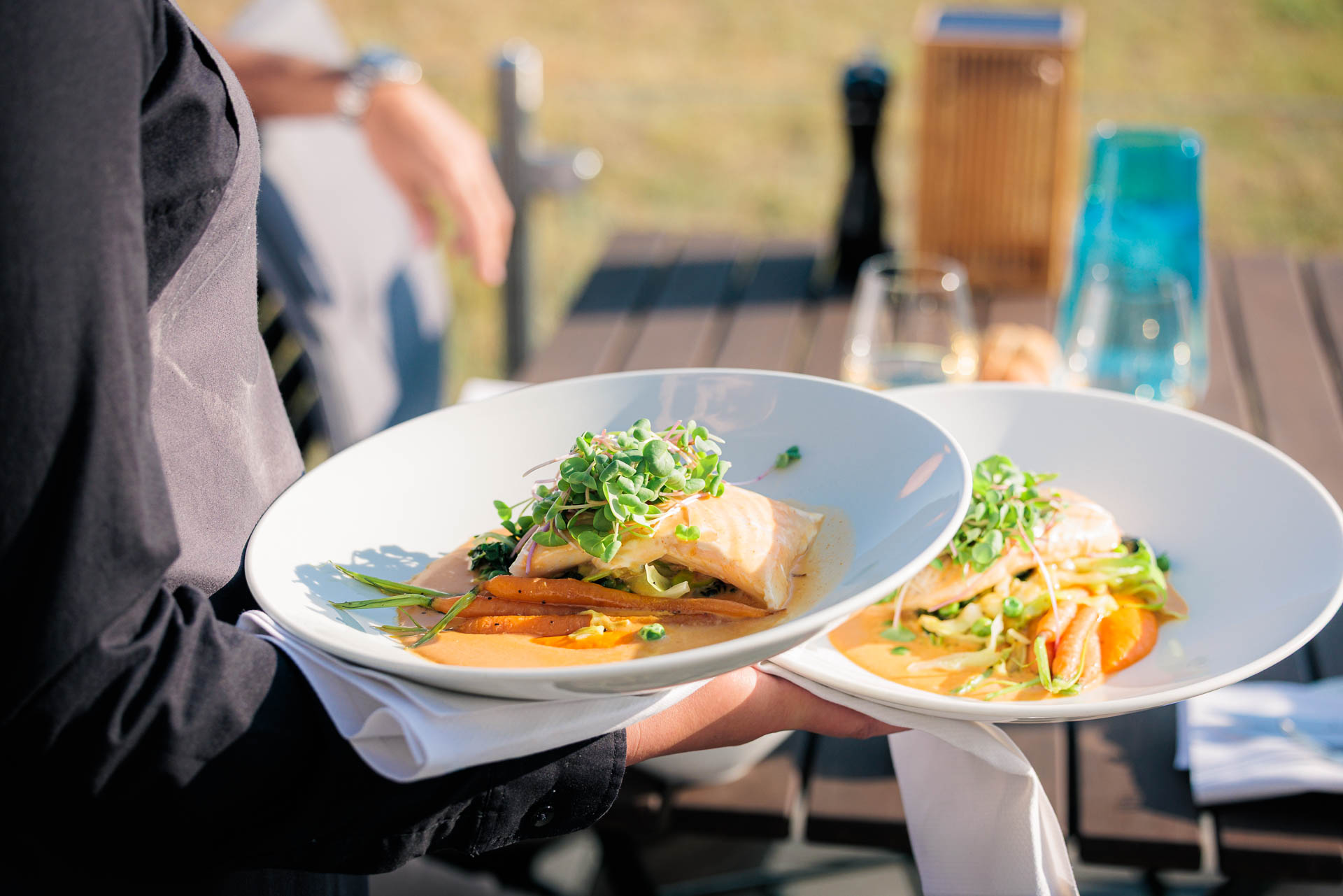 Fredensborg Badehotel Restaurant Fb Tjener Gaar Med Mad Web