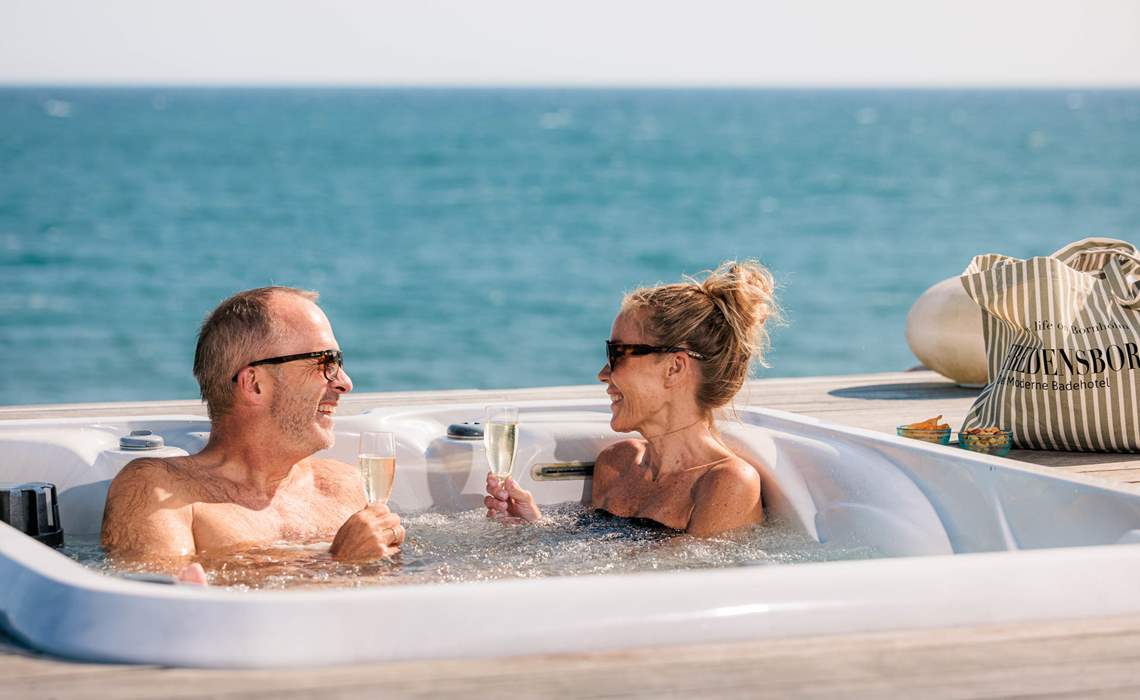 Fredensborg Badehotel Par I Udendoers Jacuzzi 9 Web